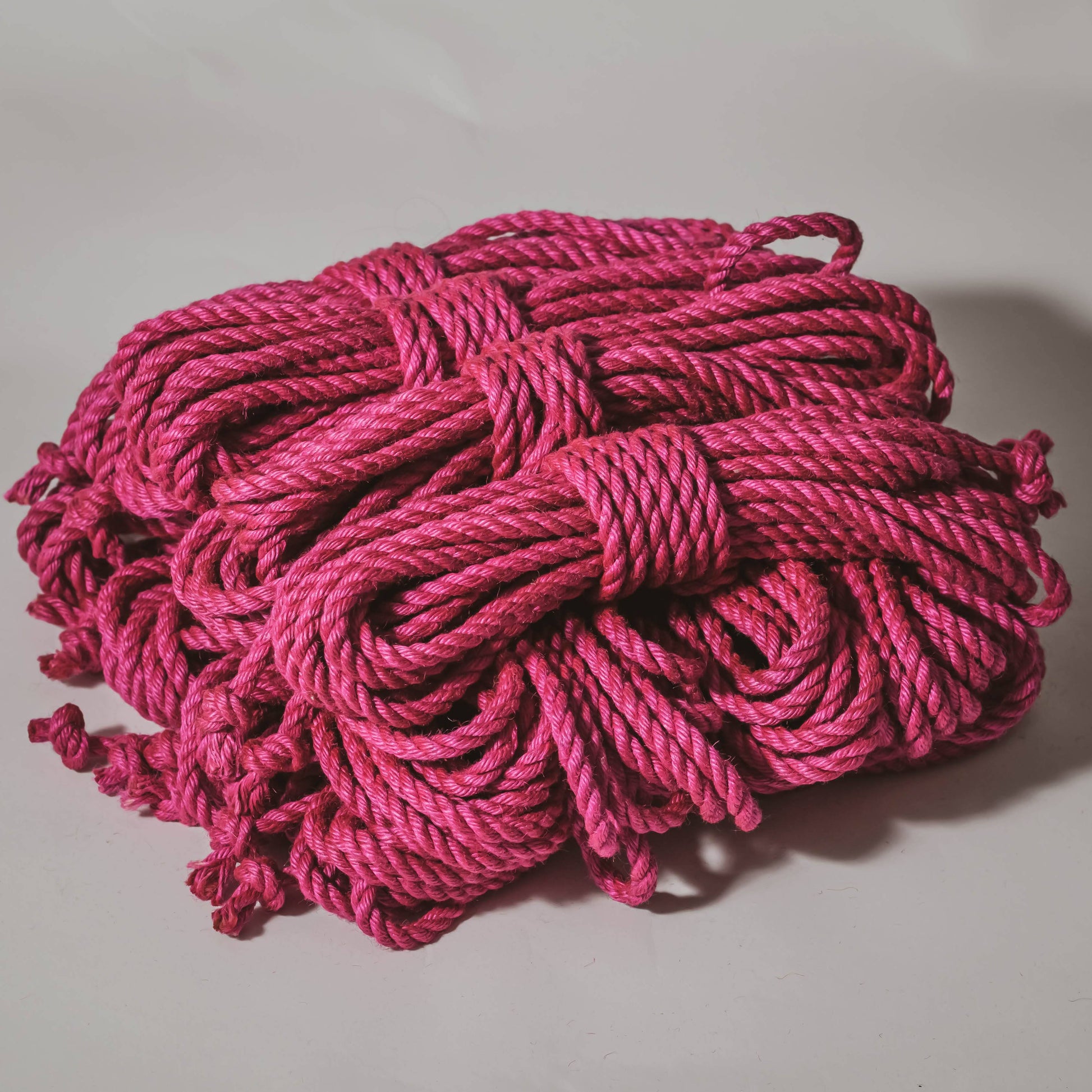 Red jute rope (treated, 6mm)